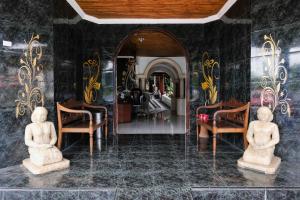 a room with two statues and a mirror at RedDoorz near Jawa Timur Park 1 in Batu +32 photos