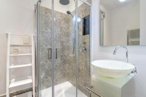 a bathroom with a sink and a glass shower at Le Villanelle B&B in Naples