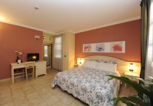 A bed or beds in a room at Hotel Sextum