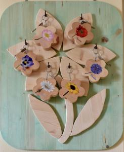a bunch of wooden key chains with flowers on it at Agritur Campo Fiorito in Dro +38 photos