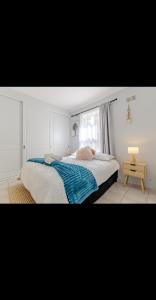 a bedroom with a large bed and a window at Top Location Beachside Apartment in Cronulla