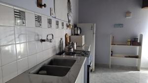 a kitchen with a sink and a stove at Casa en Claromecó in Balneario Claromecó