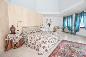 Tempat tidur dalam kamar di Masseria Chiancone Torricella