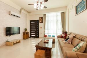 TV a/nebo společenská místnost v ubytování Four Seasons Homestay
