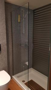 Łazienka w obiekcie Captains 2-Bedroom Suite in Athens Nea Smyrni
