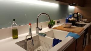 Zdjęcie z galerii obiektu Captains 2-Bedroom Suite in Athens Nea Smyrni w Atenach