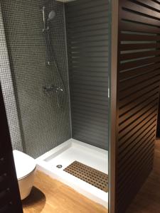 Łazienka w obiekcie Captains 2-Bedroom Suite in Athens Nea Smyrni