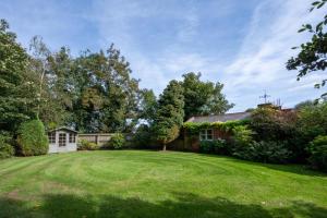 a house with a large yard with a green lawn at 2 Bed in Tunstall oc-ivylod in Rendlesham
