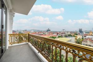 a balcony with a view of a city at Hoa Lu Majestic Hotel - Phố cổ Hoa Lư, Ninh Bình in Kỳ Vĩ