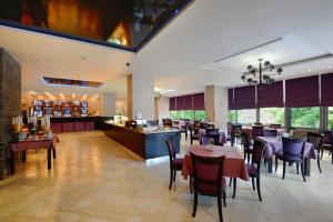 Restoran atau tempat lain untuk makan di Sana Spa Hotel