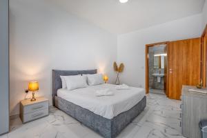 a bedroom with a bed and a bathroom with a sink at New Family-Friendly & Spacious Apartment by SF Homes in Fgura