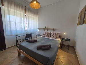 a bedroom with a bed and a table in it at Casa da Baixa in Faro