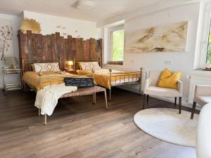 a bedroom with two beds and a couch at Schiller Ferienwohnung, Pool, Nideggen, Eifel in Nideggen