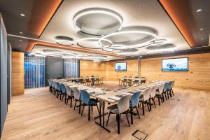 a conference room with a long table and chairs at Hotel Hochheide in Willingen