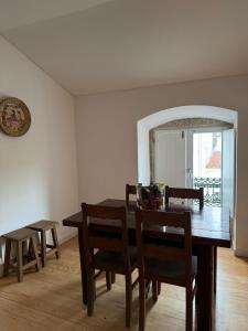 a dining room with a table and chairs and a mirror at Casa Clara in Castelo de Vide