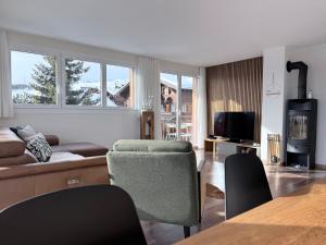 a living room with a couch and a table at Bergquelle 2. OG in Bettmeralp