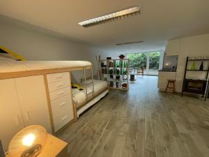 a bedroom with a bunk bed and wooden floors at Villa Bosque Albite in Llanera