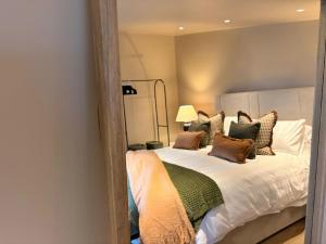 a mirror reflection of a bed in a bedroom at Heath Hideaway in Sowerby Bridge