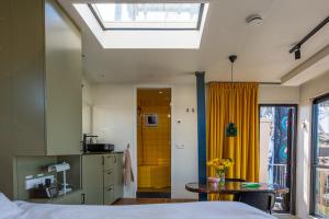 a room with a bed and a table and a window at De Bossche Kraan in Den Bosch