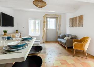 a living room with a table and a couch at Maison rénovée avec terrasse et parking privé in Mallemort