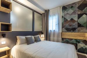 a bedroom with a large bed and a window at The Originals City, Hôtel Hélios, Roanne Nord in Mably +54 photos