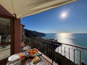 a bowl of fruit on a table on a balcony at Casa Anciua in San Bernardino