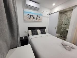 เตียงในห้องที่ AYZ Elcano - Auto check-in property