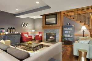a living room with a couch and a fireplace at Country Inn & Suites by Radisson, Minneapolis-Shakopee in Shakopee