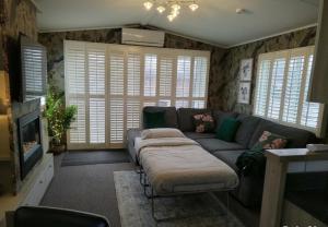 a living room with a couch and a tv at Dog Friendly Holiday Home in Northampton