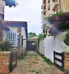 an alley with a gate in a building at Castelli b&b in Mar del Plata