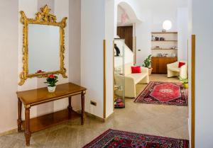a living room with a mirror and a table at Garibaldi Relais in Sciacca +73 photos