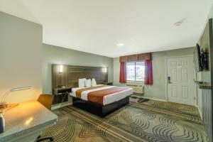 a hotel room with a bed and a desk at HIgh Five Inn Killeen-Forthood in Killeen