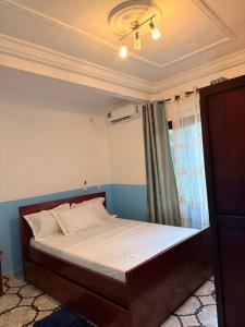 a bedroom with a bed in a room at Résidence Yavanie in Kribi +42 photos