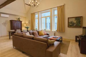 a living room with a couch and a table at De Drie Koningen in Bruges