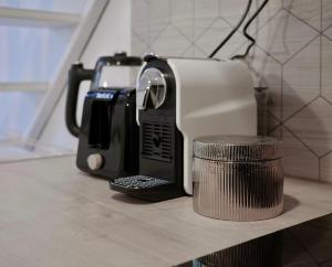 a black and white toaster sitting on a counter at Le Duplex Cosy in Clermont