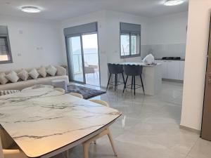 a living room with a couch and a table at יוקרה במצפה צפת in Safed