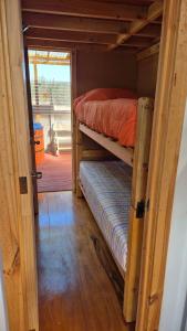 En eller flere senge i et værelse på Tiny House con Tinaja Solar