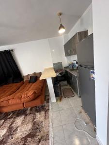 a living room with a couch and a kitchen at ريفيرا 1 in Ras Sedr