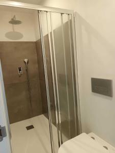 a shower stall in a bathroom with a toilet at What else guest house in Fátima
