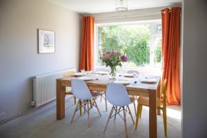 a dining room with a table and chairs and a window at Hereford Long Term Comfortable Accommodation, 4 bedrooms with Parking in Hereford
