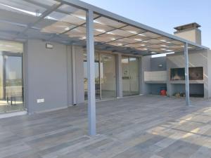 an open patio in a building with metal poles at Complejo Coirón Premium in San Rafael
