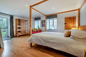 a bedroom with a large bed in a room at 1 Bed in Werrington oc-c29073 in Werrington