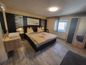 a bedroom with a large bed and a bathroom at Ferienwohnung-Gerti in Uderns