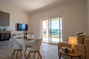 a living room with a table and a couch at Villa Adele con piscina privata vicino Tropea - per 16 persone in Torre Marino