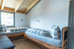 a room with two beds and a window at Beim Huber in Hopferau