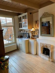a kitchen with a stove and a fireplace in it at B&B Herengracht 21 in Amsterdam