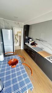 a kitchen with a table and chairs and a kitchen with a counter at Alojamento Numara in Setúbal