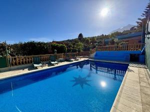 a large blue swimming pool with a star on it at Tropical Paradice Villa in Icod de los Vinos