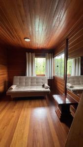a large living room with a large bed and windows at Casa Guarapari in Guarapari +60 photos