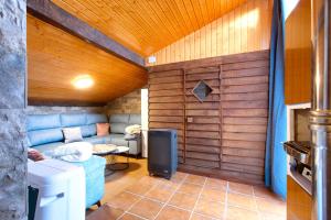 a small living room with a couch and a table at Cuencaloft Casa Rural Eloy in Carboneras de Guadazaón